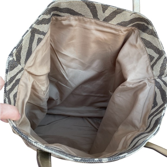 NWOT MICHAEL KORS Zebra Striped Brown & Gold Metallic Tote Bag - Picture 3 of 7